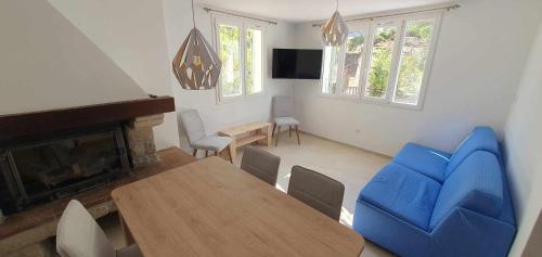 Iekārtas, La Tiniera à Lucéram - Maison rénovée 2023- Terrasse - Wifi - Village des crèches (La Tiniera a Luceram - Maison renovee 2023- Terrasse - Wifi - Village des creches) in Coaraze