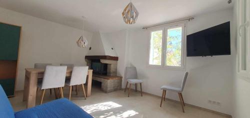 La Tiniera à Lucéram - Maison rénovée 2023- Terrasse - Wifi - Village des crèches (La Tiniera a Luceram - Maison renovee 2023- Terrasse - Wifi - Village des creches) in Coaraze