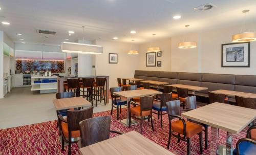 Hampton by Hilton Frankfurt City Centre Messe - image 6