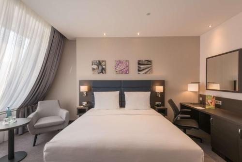 Hilton Garden Inn Frankfurt City Centre - image 2