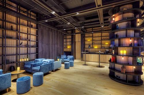 Hilton Reykjavik Nordica - image 7