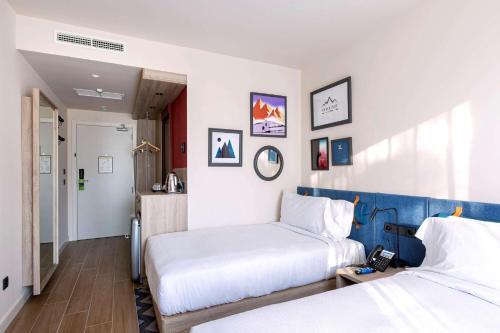 1 king bed, 2 twin beds