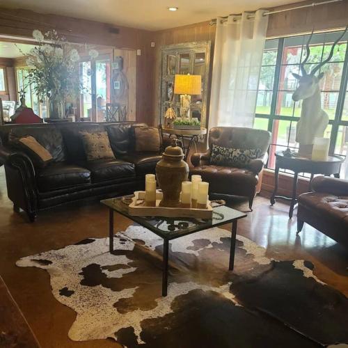 Red Bird Ranch - Private 140 acre Ranch Sleeps 12 in New Ulm