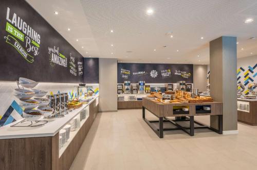 Hampton By Hilton Munich City Center - image 12