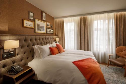 Premier Suite image 5