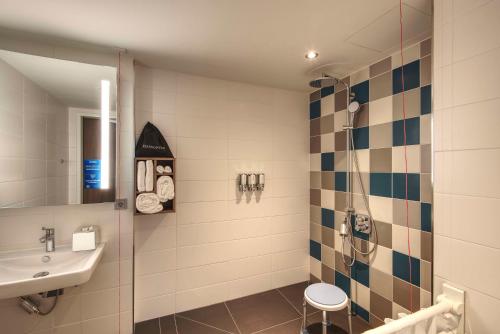 Hampton by Hilton Stuttgart City Centre - Tap to explore photos