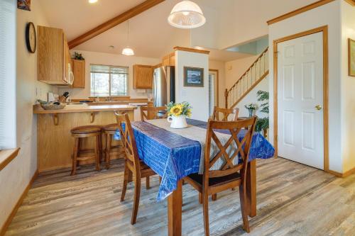 Airy Resort-Style Klamath Falls Townhome with Deck! - image 12