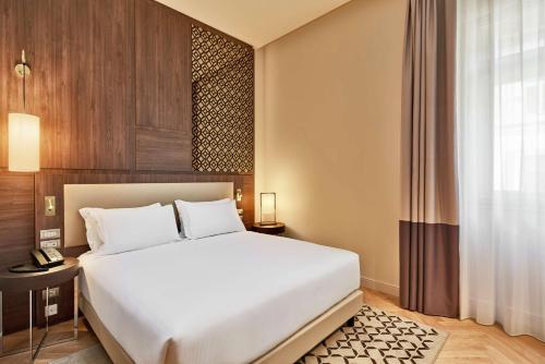 King Guest Room image 5