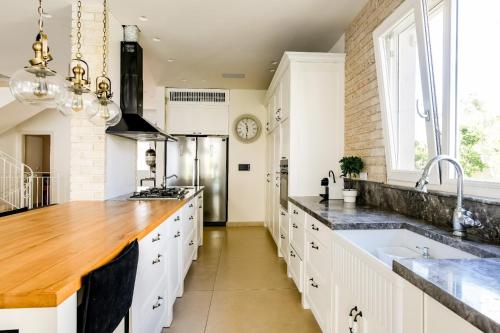 Cozinha, Stairways to Heaven in Cesaria