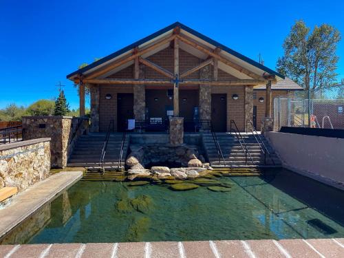 Közeli látványosságok, Snowy Mountain Inn in Saratoga (WY)