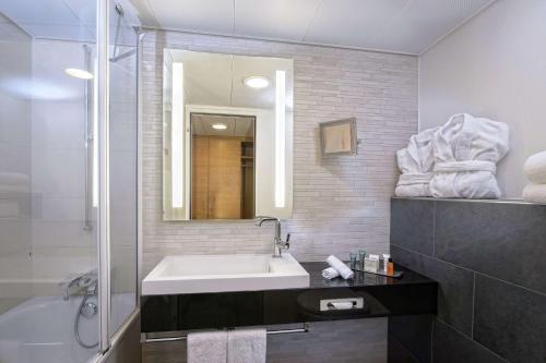 room detail thumbnail 2