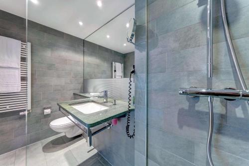 Hilton Garden Inn Stuttgart Neckar Park Room Type - Queen Room