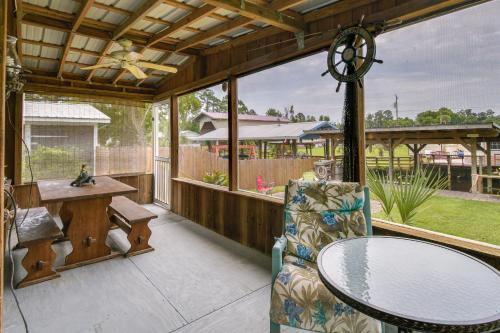 Satsuma Home with Fire Pit and Dunns Creek Access! in East Palatka (FL)