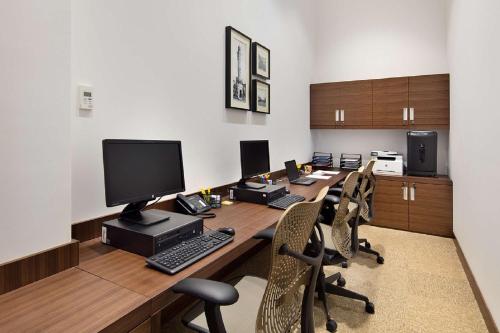 伊兹密尔贝拉克里希尔顿花园酒店 伊兹密尔贝拉克里希尔顿花园酒店