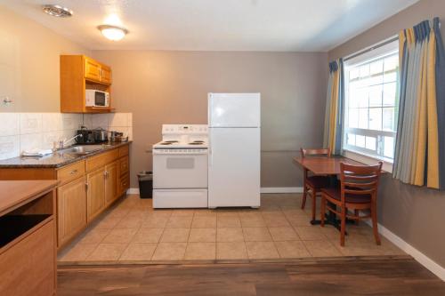 Nordic Inn and Suites