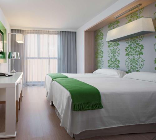 DoubleTree by Hilton Girona Room Type - Twin Room