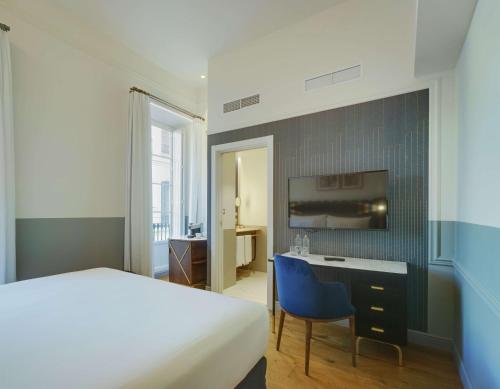 Carmen Room image 5