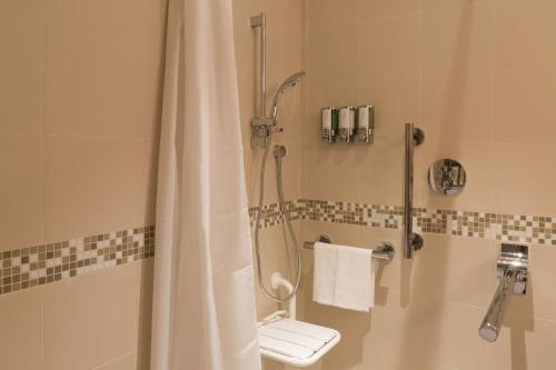 Hampton by Hilton Rome East Room Type - Queen Room - Mobility Access