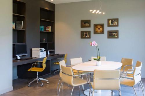 Hampton By Hilton Rome East - image 13