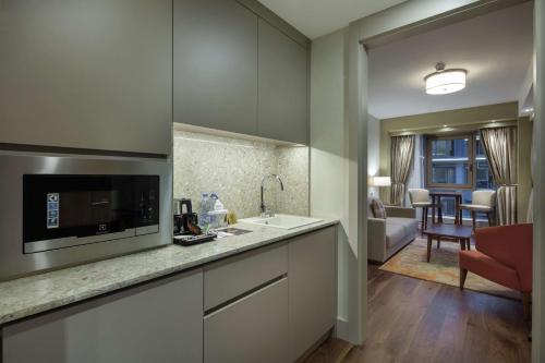 DoubleTree by Hilton Skopje Room Type - Superior One-Bedroom King Suite