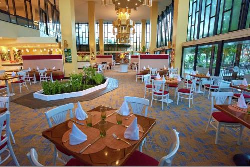 Restaurant, Hilton Trinidad & Conference Centre in Port Of Spain