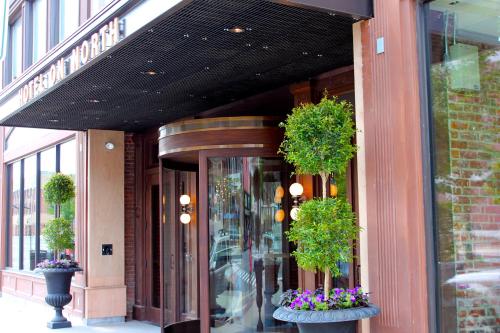48412244 Hotel on North