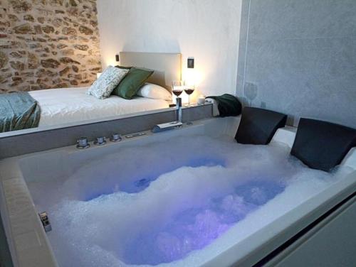 Studio with Spa Bath