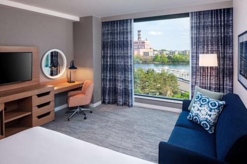 Hampton Inn by Hilton Boston Seaport - image 14