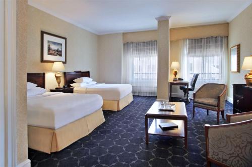 2 queen beds