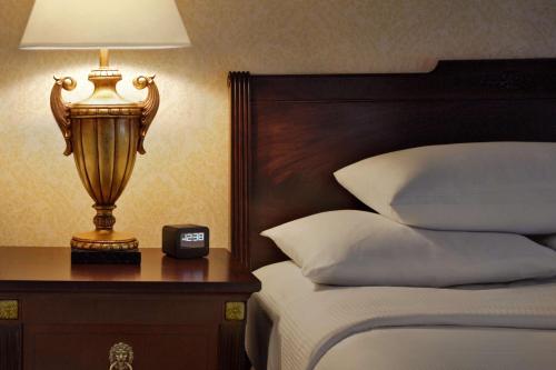 Queen Room image 2