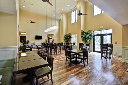 Hampton Inn & Suites North Charleston-University Boulevard - image 11