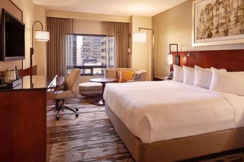 King Room with Transfer Shower - Mobility Access room in Hilton Denver City Center