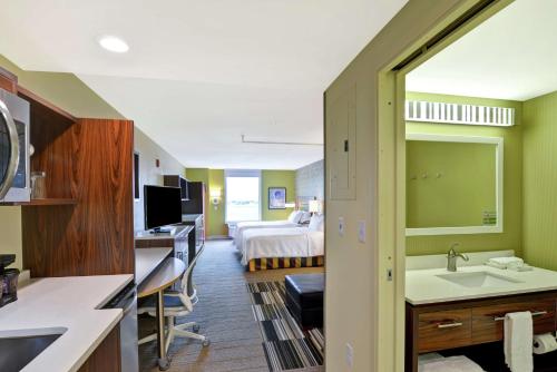 Home2 Suites By Hilton Helena Room Type - Queen Studio with Two Queen Beds and Mountain View - Non-Smoking Home2 Suites By Hilton Helena Room Type - Queen Studio with Two Queen Beds and Mountain View - Non-Smoking