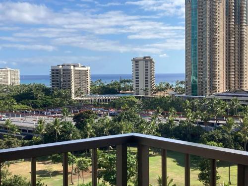 DoubleTree by Hilton Alana - Waikiki Beach