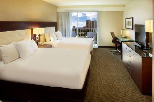 DoubleTree by Hilton Alana - Waikiki Beach