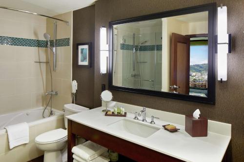 DoubleTree by Hilton Alana - Waikiki Beach - image 6