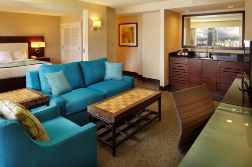 DoubleTree by Hilton Alana - Waikiki Beach