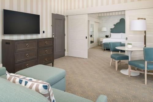 The Beverly Hilton - image 7