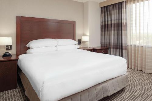 DoubleTree by Hilton Kansas City - Overland Park