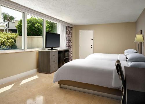 DoubleTree By Hilton Grand Hotel Biscayne Bay