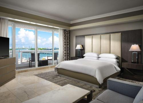 DoubleTree By Hilton Grand Hotel Biscayne Bay