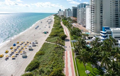 Premium Photo  Miami beach florida usa march 19 2021 south beach