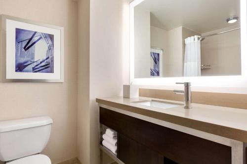 King Room image 2