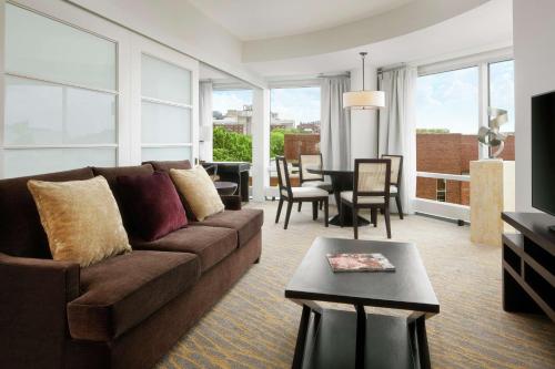 The Inn at Penn A Hilton Hotel - image 11