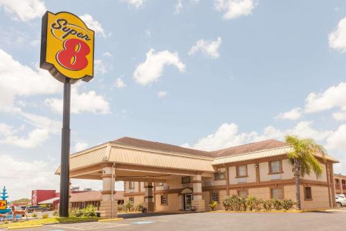 Super 8 by Wyndham Kingsville