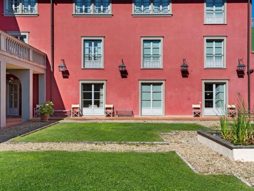 Modern Holiday Home in Rignano sull'Arno with Swimming Pool