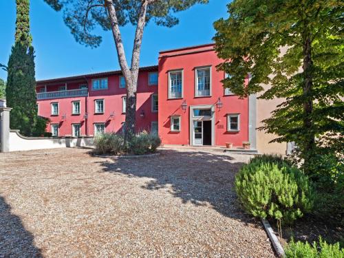 Modern Holiday Home in Rignano sull'Arno with Swimming Pool