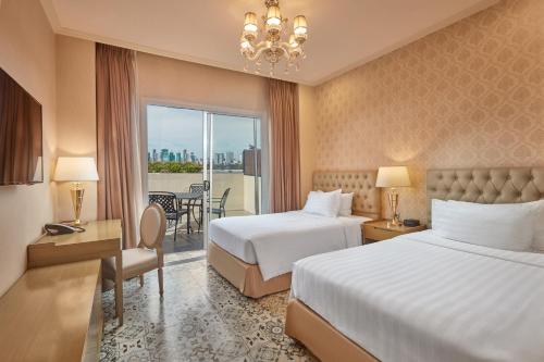 Rizal Park Hotel near Baluarte de San Diego