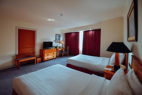 Surabaya Suites Hotel Powered by Archipelago