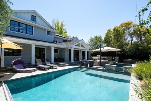 California Poolside Living